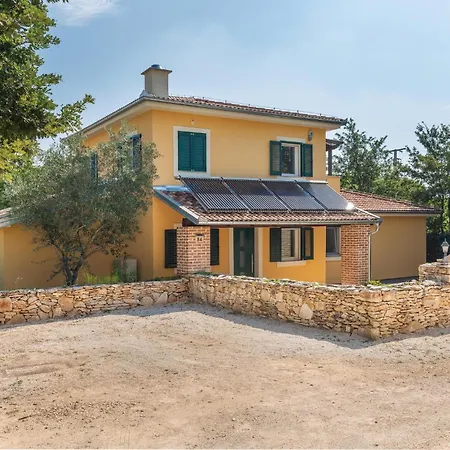 Nice Home In Rezanci With Wifi Holiday home *
