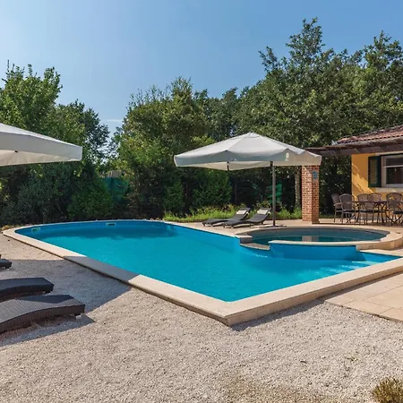 Nice Home In Rezanci With Wifi Holiday home *