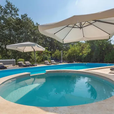 Nice Home In Rezanci With Wifi