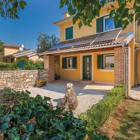 Nice Home In Rezanci With Wifi * Rezanci