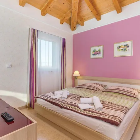 Holiday home Nice Home In Rezanci With Wifi *