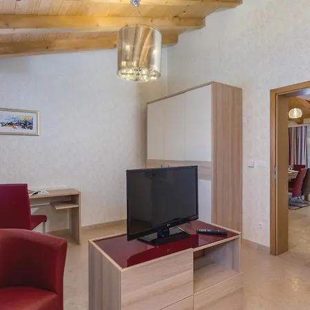 펜션 Luxurious In Režanci
