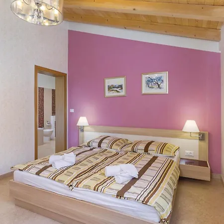 Luxurious In * Režanci