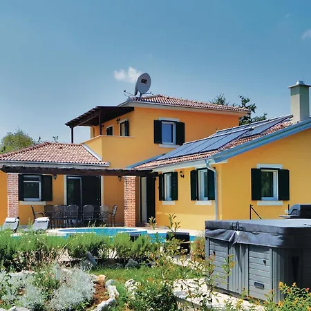 Luxurious In Režanci