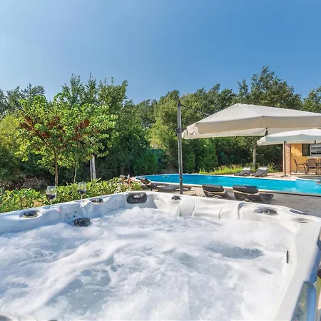 Luxurious In Režanci