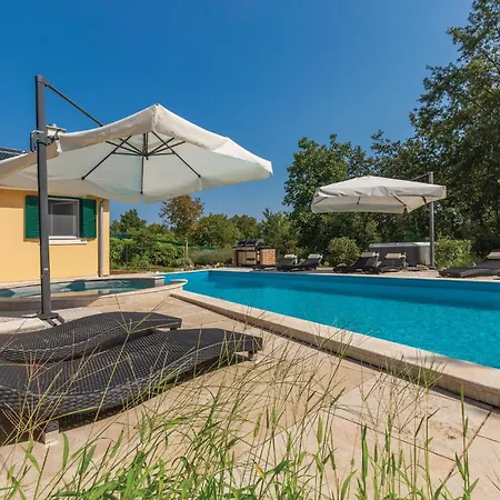 Luxurious In * Režanci